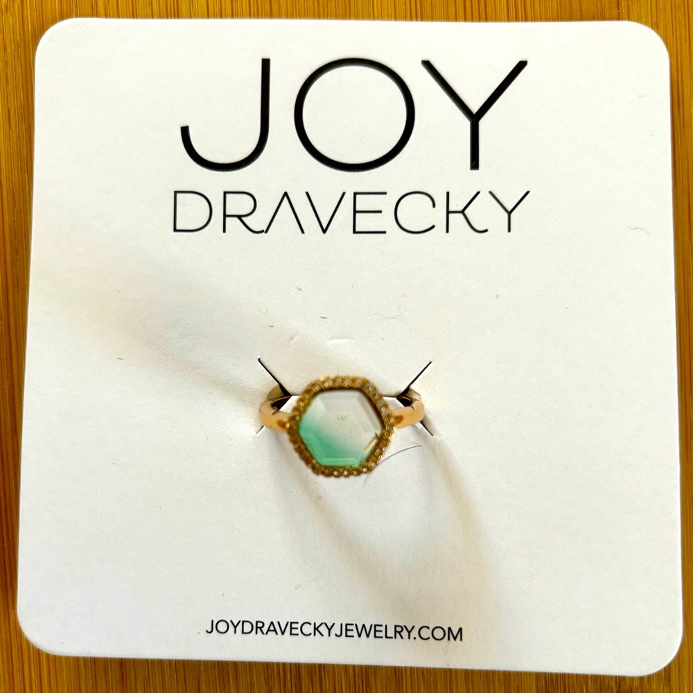 Adjustable ring, stone is clear and green